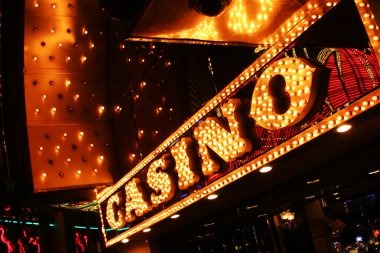 Android APK download button on macau18 website