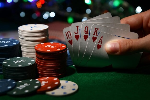 macau18 live roulette studio with dealer and professional lighting